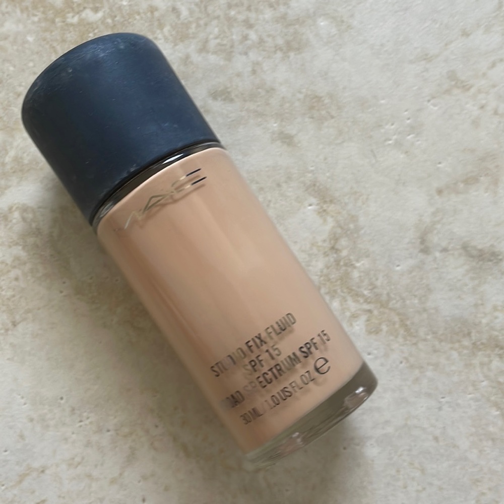 Mac Studio fix fluid in shade NW 20